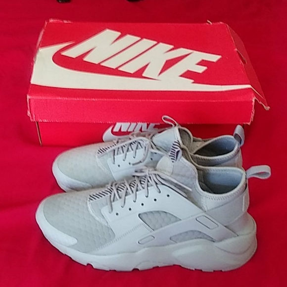 Shoes - Picture 3 of 4